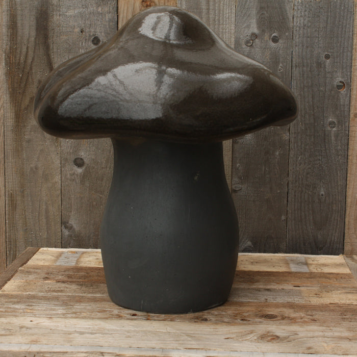 Gros champignon en céramique